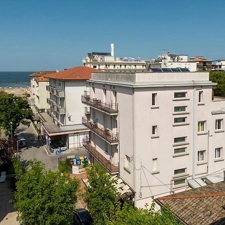 Residence Tre Trilo&Suites Rimini Buitenkant foto