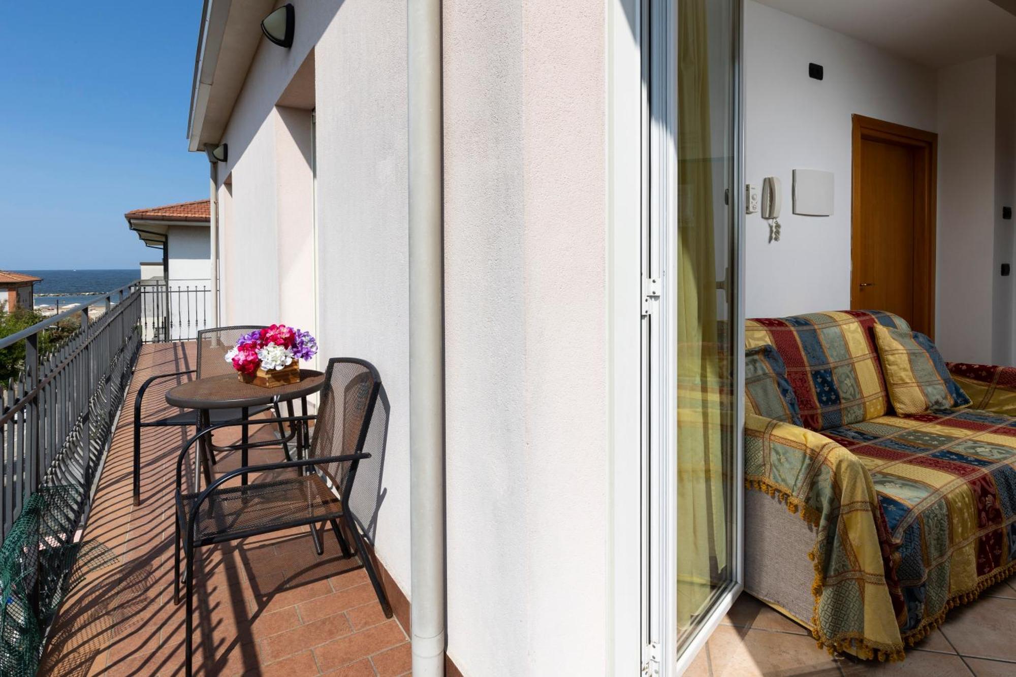 Residence Tre Trilo&Suites Rimini Buitenkant foto
