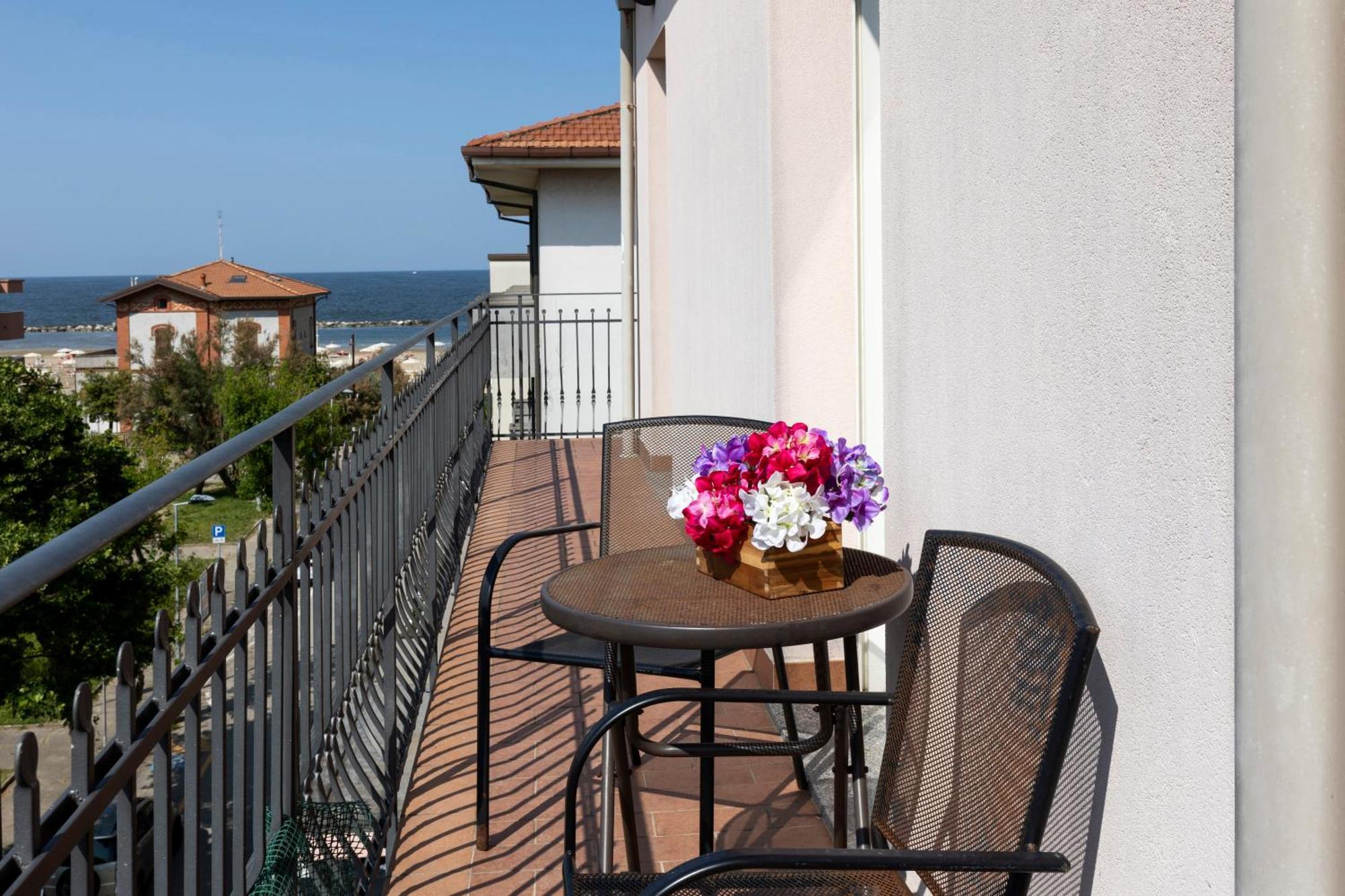 Residence Tre Trilo&Suites Rimini Buitenkant foto